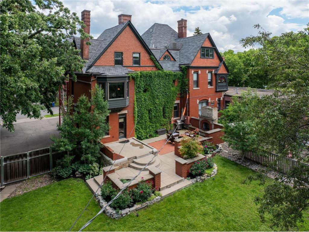 The New Victorian Mansion Bed & Breakfast Сейнт Пол Екстериор снимка